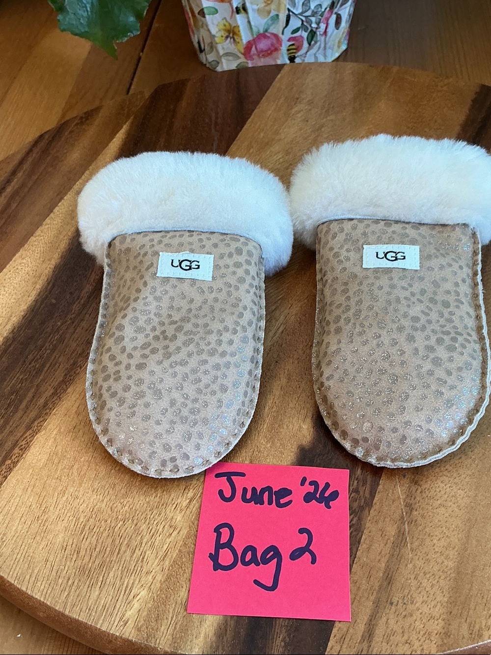 UGG K Sparkle Dot Mitten Chestnut 4-6 yrs